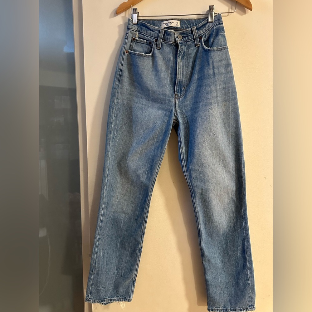 Abercrombie Curve Love Ultra High Rise Ankle Straight Jeans Size 25L Light Wash